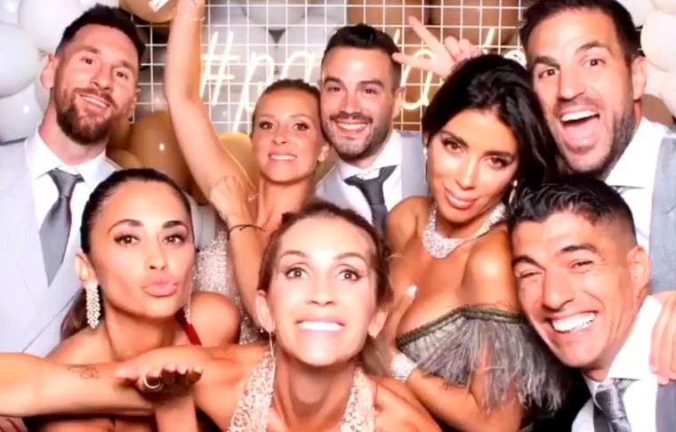 Luis Suárez El uruguayo estuvo con Messi en el casamiento de Jordi Alba.