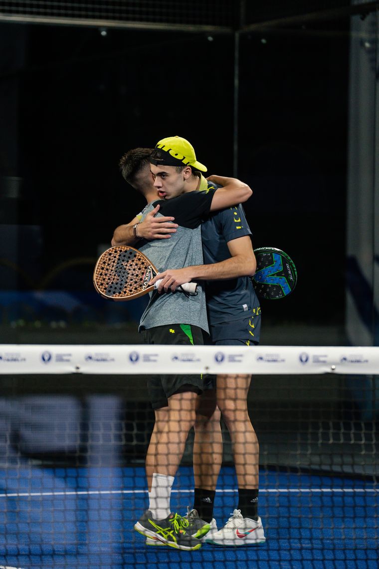 Leandro Augsburger y Santiago Rolla cumplieron como los mejores de Argentina y avanzaron a dieciseisavos de final.