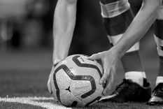 acusan de violacion en manada a una estrella de la premier league