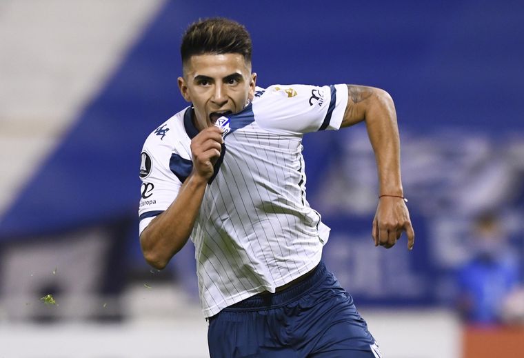 Thiago Almada mantiene un fuerte vínculo con Vélez. Thiago Almada mantiene un fuerte vínculo con Vélez.