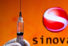 Una de las principales ventajas de la vacuna de la empresa Sinovac es que se puede almacenar en un refrigerador estándar a 2-8 grados Celsius, al igual que la vacuna de Oxford.