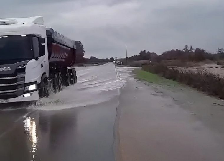 Las rutas nacionales y provinciales quedaron afectadas durante y después del temporal. Foto: NA
