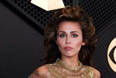 Miley Cyrus anunció el lanzamiento de su nuevo tema con un vestido de archivo. Foto: Instagram