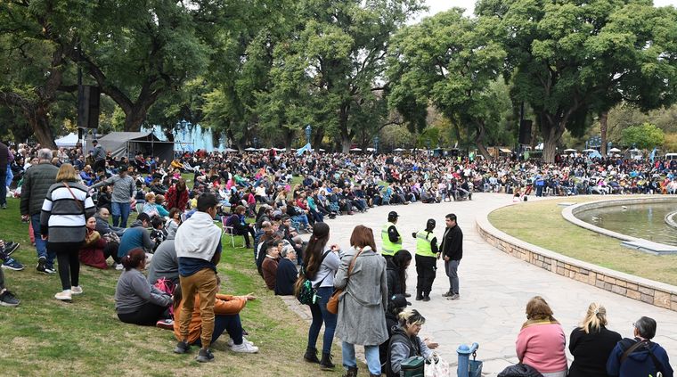Los festejos por el 25 de mayo tuvieron una gran concurrencia por parte del turista Foto: ALF PONCE MERCADO / MDZ