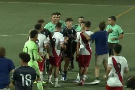 El Sub 18 de River, muy criticado en España por el violento partido ante Real Madrid por el Mundial de Clubes juvenil. El Sub 18 de River, muy criticado en España por el violento partido ante Real Madrid por el Mundial de Clubes juvenil.