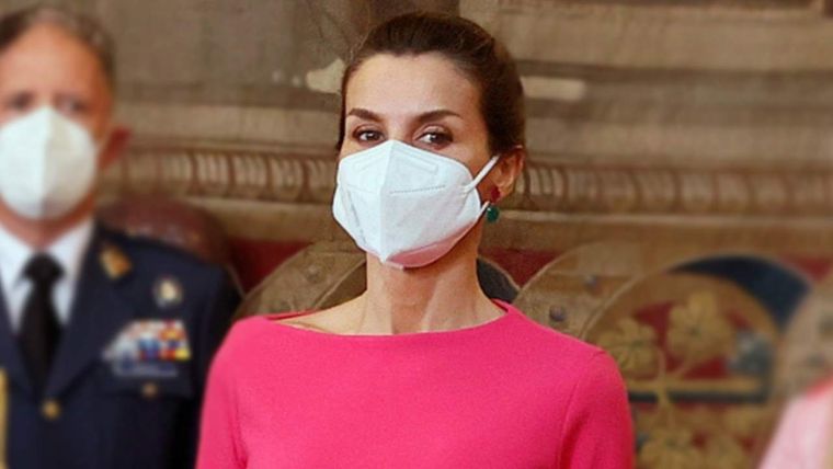 Letizia Ortiz nos inspira para lucir increíble, aún en días lluviosos. Foto: Lecturas