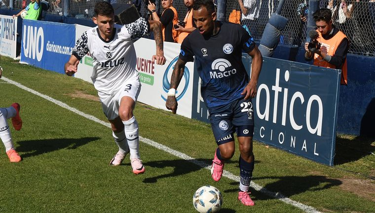 Villa viene de marcar su primer gol. Foto: ALF PONCE MERCADO / MDZ