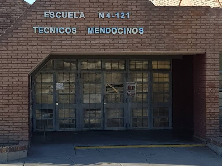 Escuela donde se desató el pánico en Guaymallén.