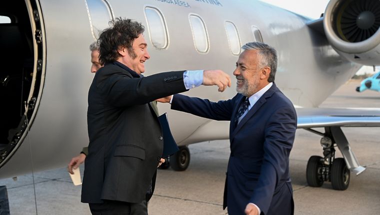 Javier Milei junto a Alfredo Cornejo. Foto: Gobierno de Mendoza