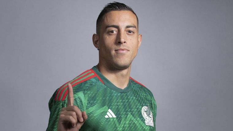 El delantero mendocino que debutó en River y brilló en Monterrey, llegó a la cita mundialista vistiendo la camiseta del Tri.
