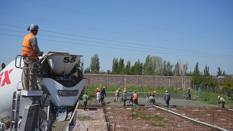 La construcción del salón en el camping de Maipú. Foto: Marcos Doña para SUTE