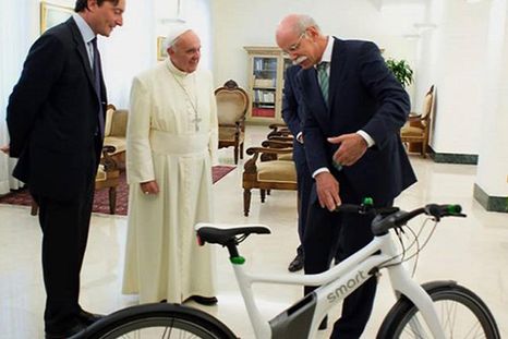 Así funciona la bici eléctrica Smart del Papa Francisco