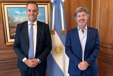 El jefe de Gabinete, Manuel Adorni, con el ministro de Justicia, Juan Bautista Mahiques, trabajan en el nuevo texto del Código Penal.