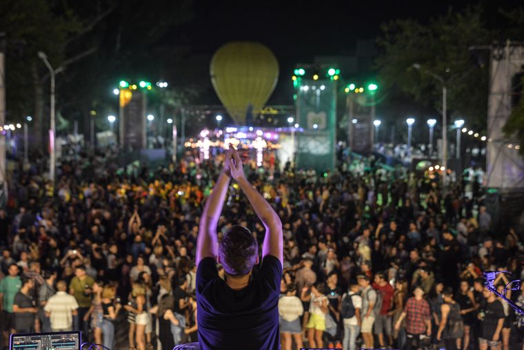 La Peatonal del Vino 2025 reunirá a miles de personas en dos jornadas que celebran a Mendoza como Capital Internacional del Vino. La Peatonal del Vino 2025 reunirá a miles de personas en dos jornadas que celebran a Mendoza como Capital Internacional del Vino.
