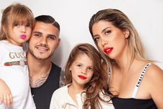La familia salió de fiesta.