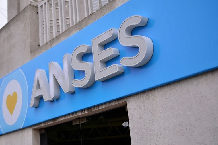 Quiénes cobran hoy, según el calendario de Anses Foto: Anses