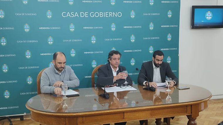 De izquierda a derecha, Thomas, Ibañez y Fayad en la conferencia de este mediodía Foto: Gianni Pierobon