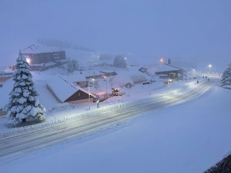 La ruta que conduce hasta Las Leñas se encuentra peligrosa, y es fundamental tener ciertas precauciones a la hora de viajar hacia el centro de esquí Foto: Archivo MDZ.