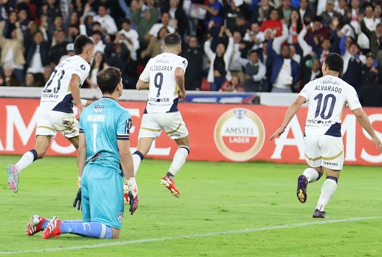 Increíble pero real. El Ferroviario perdió el invicto en la última fecha de la fase de grupos, pero no pudo avanzar a octavos por diferencia de goles. Foto: FotoBaires