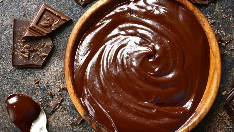 Receta irresistible de ganache de chocolate al estilo profesional.