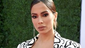 Anitta prueba las minifaldas y se encuentra con sensuales y originales looks Foto: Instagram