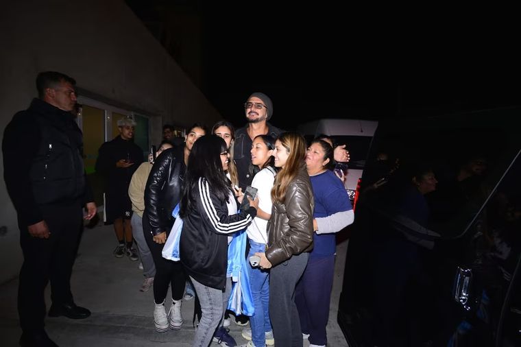 El arribo marca el comienzo de una maratónica agenda de 14 presentaciones de Arjona en Argentina.| El arribo marca el comienzo de una maratónica agenda de 14 presentaciones de Arjona en Argentina.|