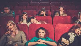 La pregunta incómoda no es si el cine debería cambiar sus guiones. La pregunta incómoda no es si el cine debería cambiar sus guiones.