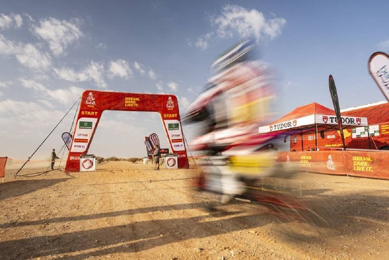 Pilotos y navegantes afrontan la etapa más larga de la edición.