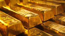 El precio del oro subió más de 1% este lunes hasta tocar los 4605 dólares la onza, mientras se teme por un rebrote inflacionario a nivel global.