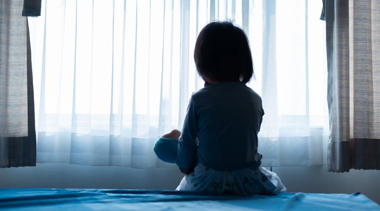 Es hora de que reconozcamos que el maltrato infantil, es un desafío que nos concierne a todos como sociedad. Foto: Shutterstock