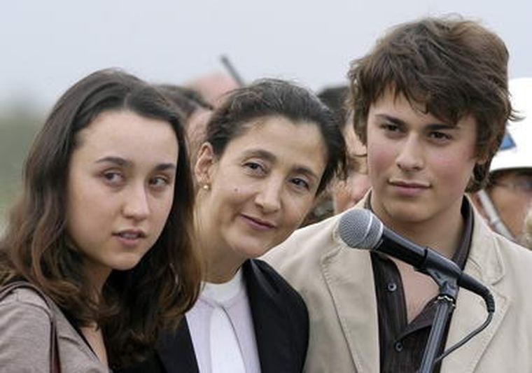 Ingrid Betancourt junto a los dos hijos que tuvo con Fabrice Delloye. Foto: EFE