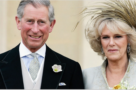 Camilla Parker Bowles y el príncipe Carlos fueron amantes desde mucho tiempo antes del casamiento de este último con Lady Di en 1981. Foto: Glamour México - https://media.glamour.mx/photos/619056582d97bd4c522a317f/16:9/w_2784,h_1566,c_limit/243339.jpg