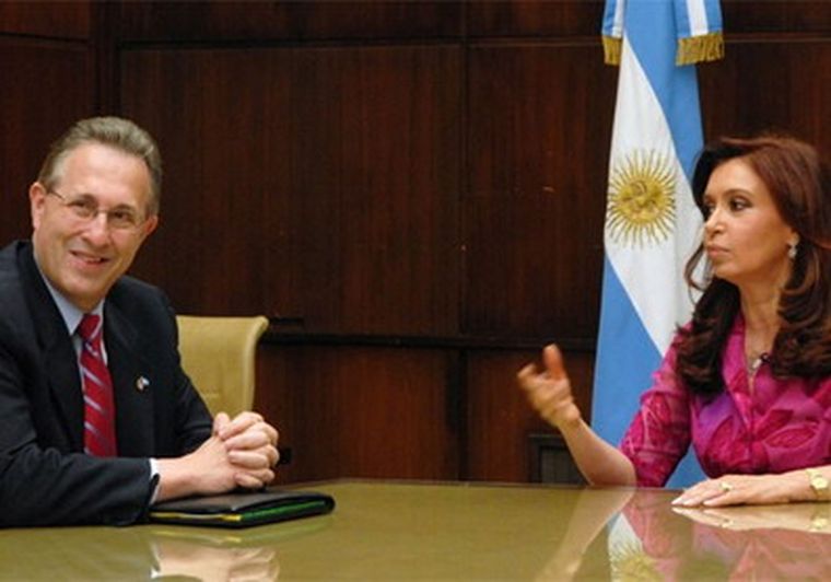 El embajador de EEUU en Argentina, Anthony Wayne, junto a Cristina Fernéndez. Foto: Télam