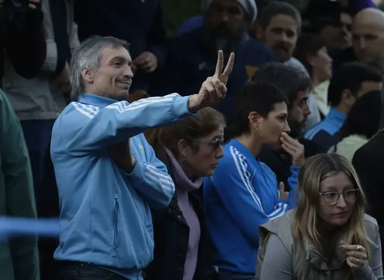 Máximo Kirchner con su campera Adidas en Parque Lezama. Foto: Agencia Noticias Argentinas