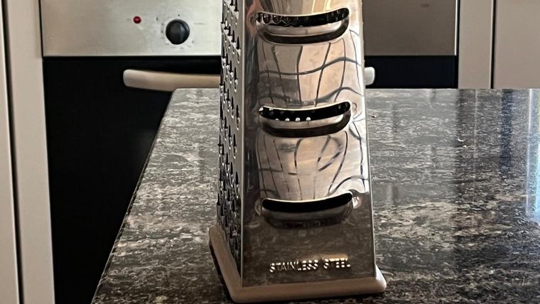 Las ranuras tinen una función específica. Fuente: IA Gemini.