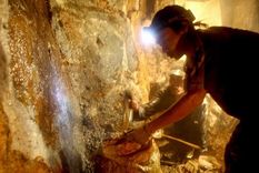 En Venezuela, las personas que trabajan en minas de oro corren enormes riesgos. Foto Efe En Venezuela, las personas que trabajan en minas de oro corren enormes riesgos. Foto Efe