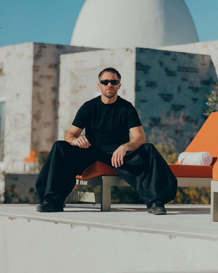 Estos son los pantalones que elige Nico Riera para realzar su estilo moderno Foto: Instagram