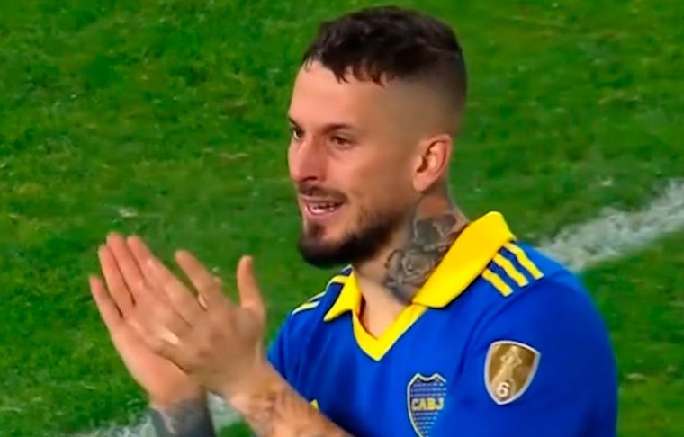 Darío Benedetto El Pipa, triste por la eliminación.