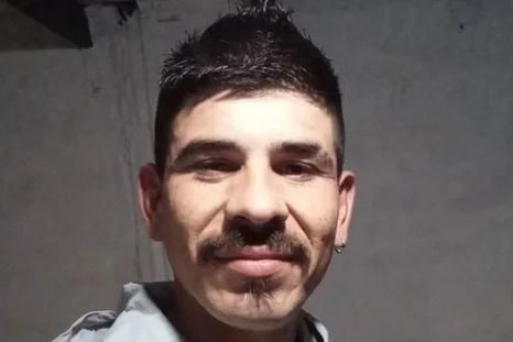 La imagen de Ángel Gutiérrez detenido por el femicidio de Débora del Valle.