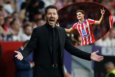 El elogio del Cholo Simeone a Julián Álvarez tras convertir un gol en la victoria ante el PSV. Foto: EFE y @Atleti