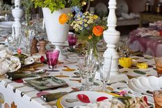 &nbsp;Las formas de hongos han surgido del suelo del bosque, y es imposible ignorar su silenciosa conquista. Créditos: Summerhill & Bishop