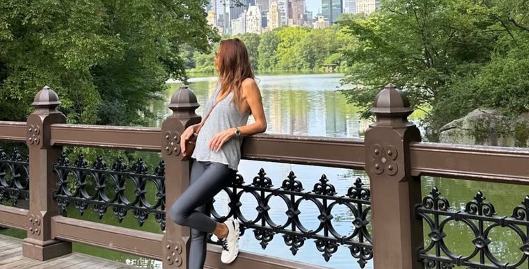 Con look deportivo y haciendo ejercicio se mostró Juliana Awada en Nueva York. Foto: Instagram Juliana Awada.