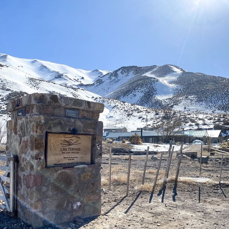 El hotel boutique queda a 22 kilómetros de Las Leñas. El hotel boutique queda a 22 kilómetros de Las Leñas.