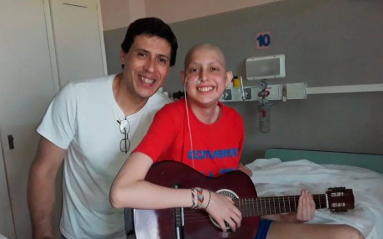 José González es acusado de comprar una casa y un auto con el dinero de las donaciones para el tratamiento de leucemia de su hijo de 15 años. Foto: X