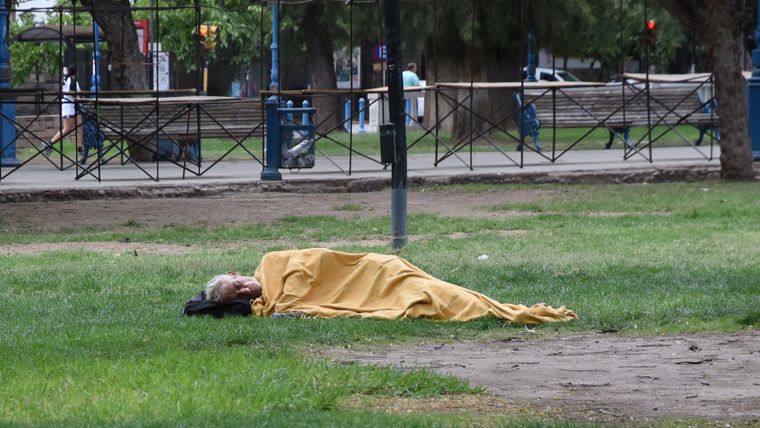 Mil personas en situación de calle, frente frío y falta de refugios.