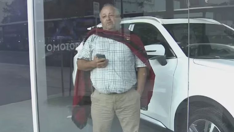 Un salteño se atrincheró en la lujosa concesionaria que intentó estafarlo Foto: X (Twitter)
