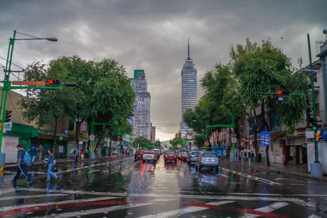El avance del frente frío 16 volverá a activar el viento fuerte y el frío intenso en el norte de México este domingo.