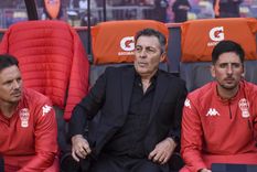 Frank Darío Kudelka quedó muy afectado por la derrota de Huracán en la final. Frank Darío Kudelka quedó muy afectado por la derrota de Huracán en la final.