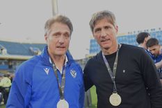Los mellizos Barros Schelotto se colgaron su segunda medalla en Vélez. Los mellizos Barros Schelotto se colgaron su segunda medalla en Vélez.