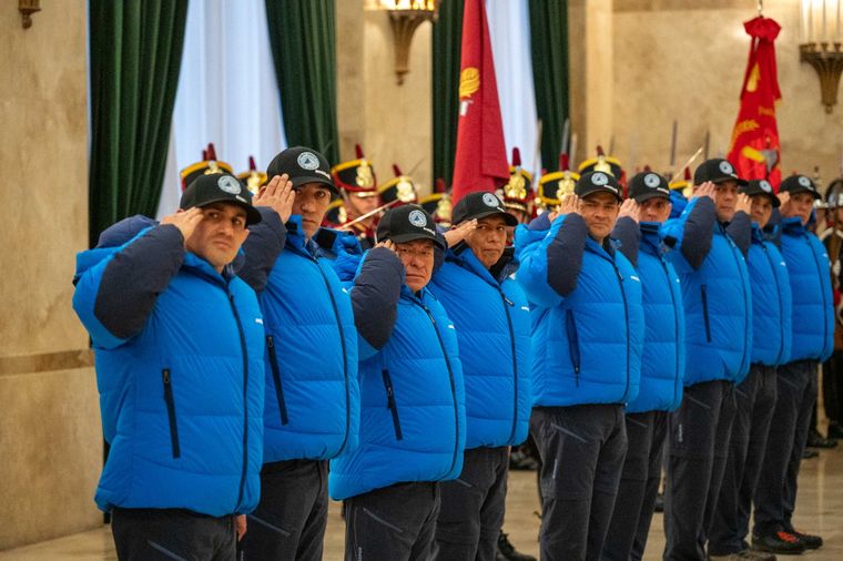 El grupo de subfociales y oficiales del Ejército Argentino. El grupo de subfociales y oficiales del Ejército Argentino.